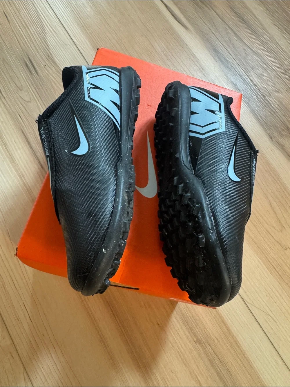 Vapor 16 Club Nike Kids Black Soccer Sneakers